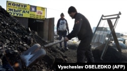 Men sell coal on the outskirts of the Kyrgyz capital, Bishkek. (file photo)