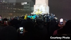 Kazakhs rally in support of protesters in Zhanaozen on January 4.