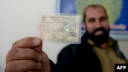 Afghans in Pakistan holding Afghan Citizen Cards will reportedly be asked by the Islamabad government to voluntarily leave the country. (file photo)