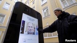 This St. Petersburg monument to the late Steve Jobs has reportedly been taken down.