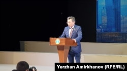 Even before Astana Mayor Bakhyt Sultanov finished speaking, the protesters shouted him off the stage.