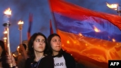 More than 10,000 people marched in Yerevan in 2005 to mark the 90th anniversary of the mass killings.