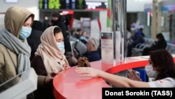 Passengers and railway station employees wear protective masks at a railway station in Yekaterinburg on January 29.