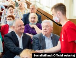 Former Moldovan Presidents Igor Dodon (left) and Vladimir Voronin