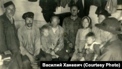 A group of "settlers" in the Narym region in the 1930s