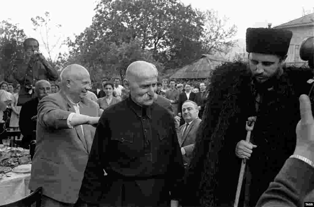 With Cuban leader Fidel Castro (right) fearing a U.S. attack after the disastrous Bay of Pigs invasion in 1961,&nbsp; Soviet leader Nikita Khrushchev (left) in 1962 ordered the construction of missile installations on Cuba and the deployment of nuclear weapons to the island.