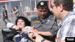 Police detain a participant during demonstrations in Moscow on May 31.