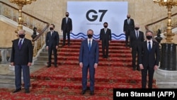 G7 foreign ministers pose for a photo at the start of a meeting in London on May 4.