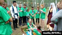 Cultural tug-of-war? Children at an inter-ethnic camp in Omsk, Russia